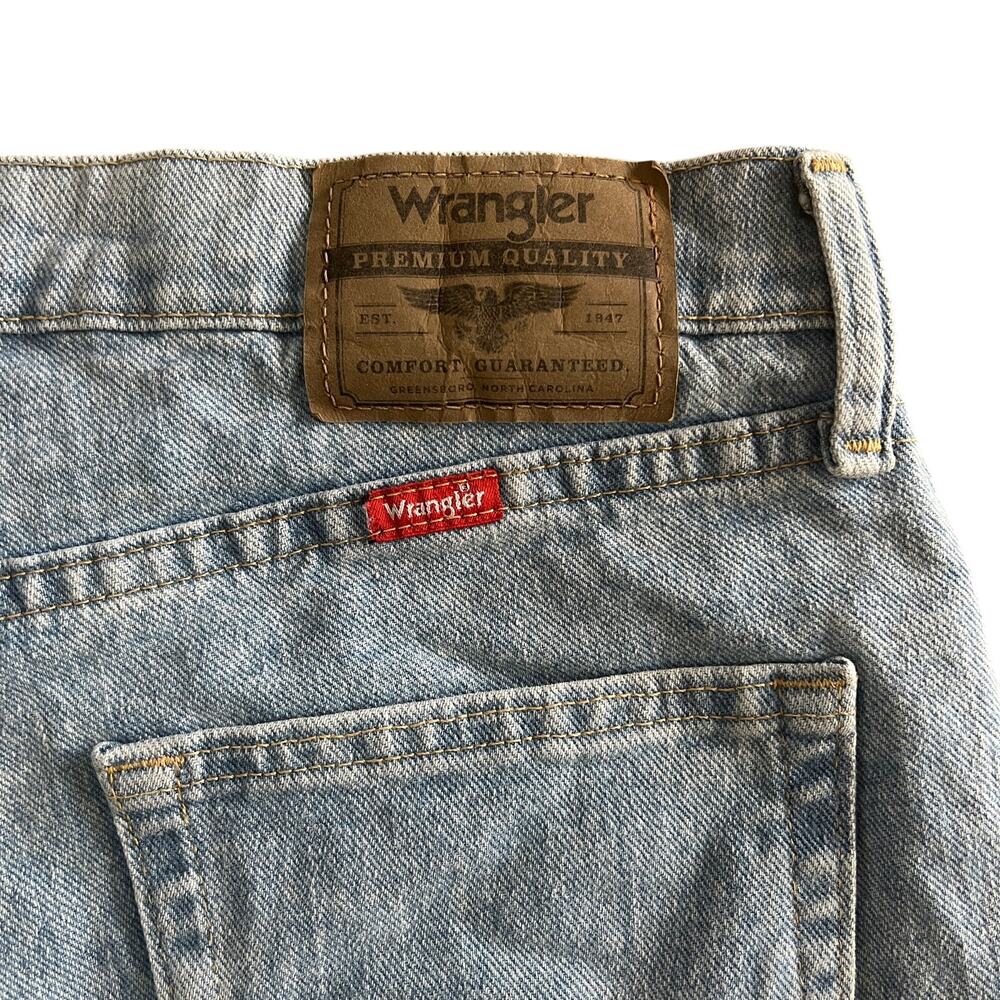 Wrangler Denim Shorts Relaxed Fit 32 Light Wash - Picture 3 of 9